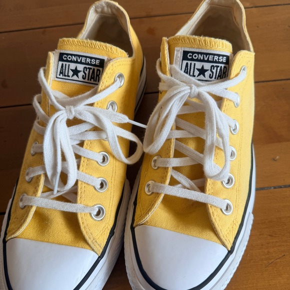 Converse Chuck Taylor All Star Low Top Yellow Canvas Sneakers Women's 8 -568627C - Picture 1 of 16